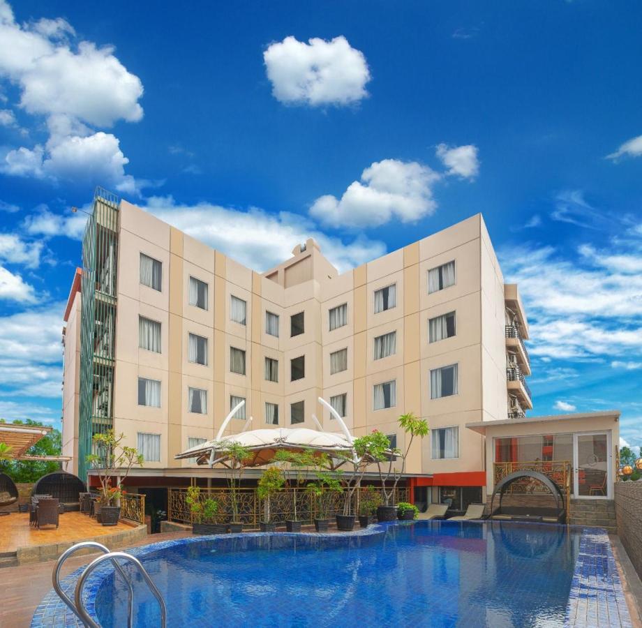 Sapphire Sky Hotel & Conference Serpong Ngoại thất bức ảnh