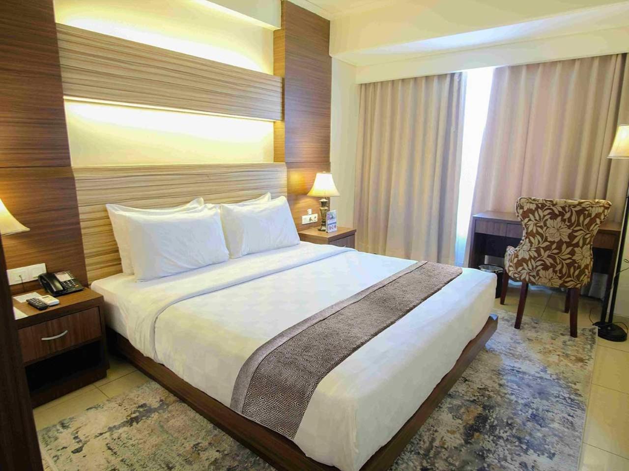 Sapphire Sky Hotel & Conference Serpong Ngoại thất bức ảnh