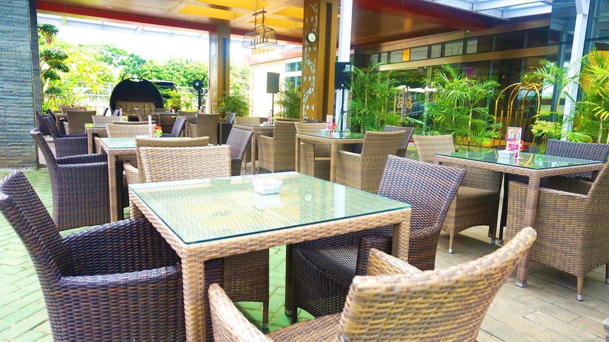 Sapphire Sky Hotel & Conference Serpong Ngoại thất bức ảnh